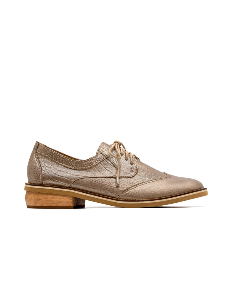 Zapato plano de cordón, tipo Oxford  en color Dorado