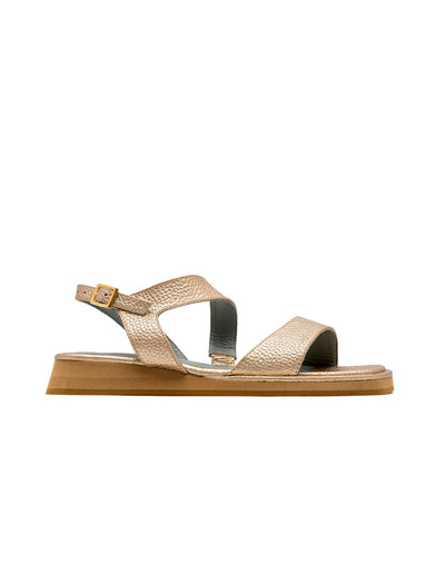 Sandalia plana liviana y asimétrica en cuero,   en Peltre – Josh - Color Peltre