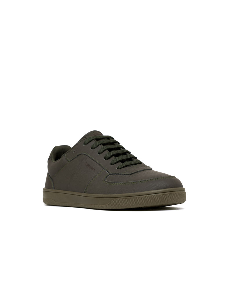 Zapato deportivo de cuero para hombre color verde.