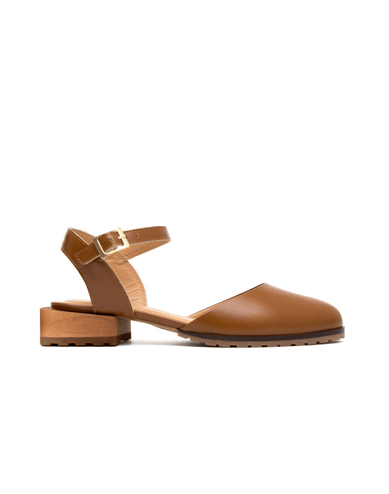 Zapato plano tipo tango sofisticado y femenino en cuero para mujer color miel