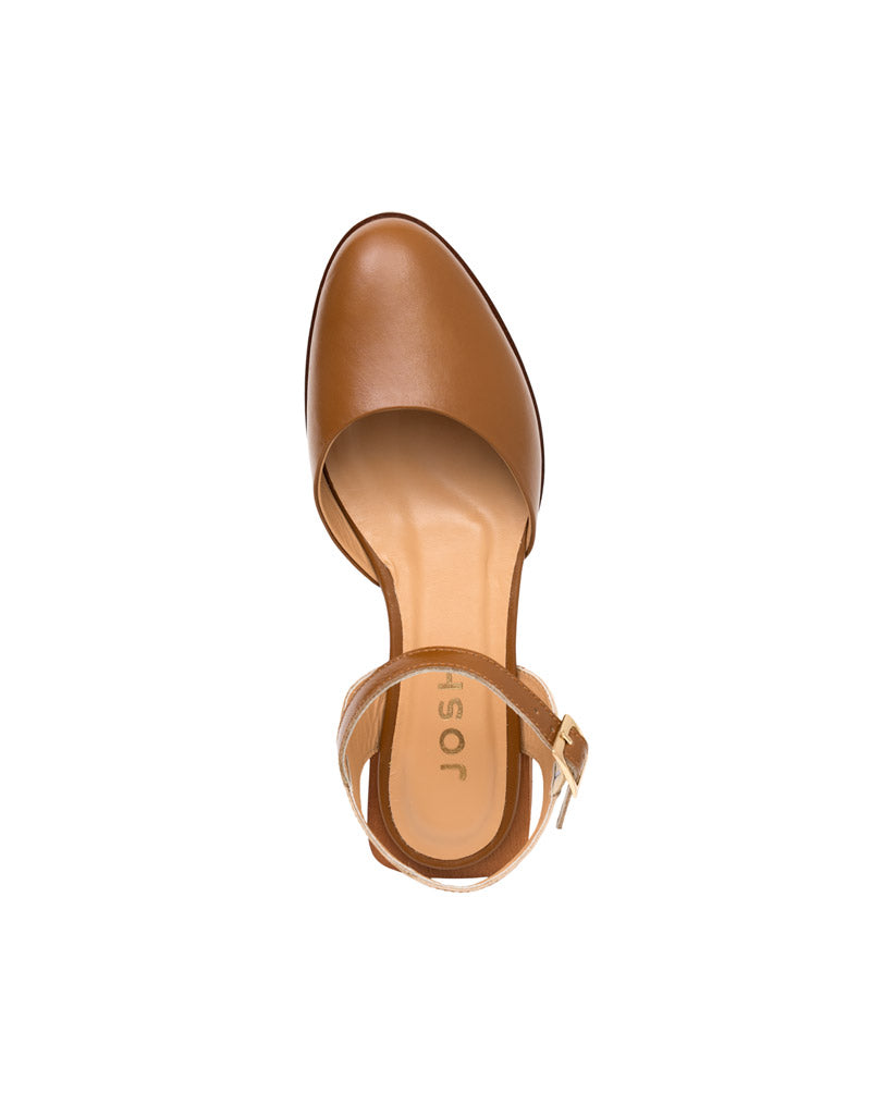 Zapato plano tipo tango sofisticado y femenino en cuero para mujer color miel