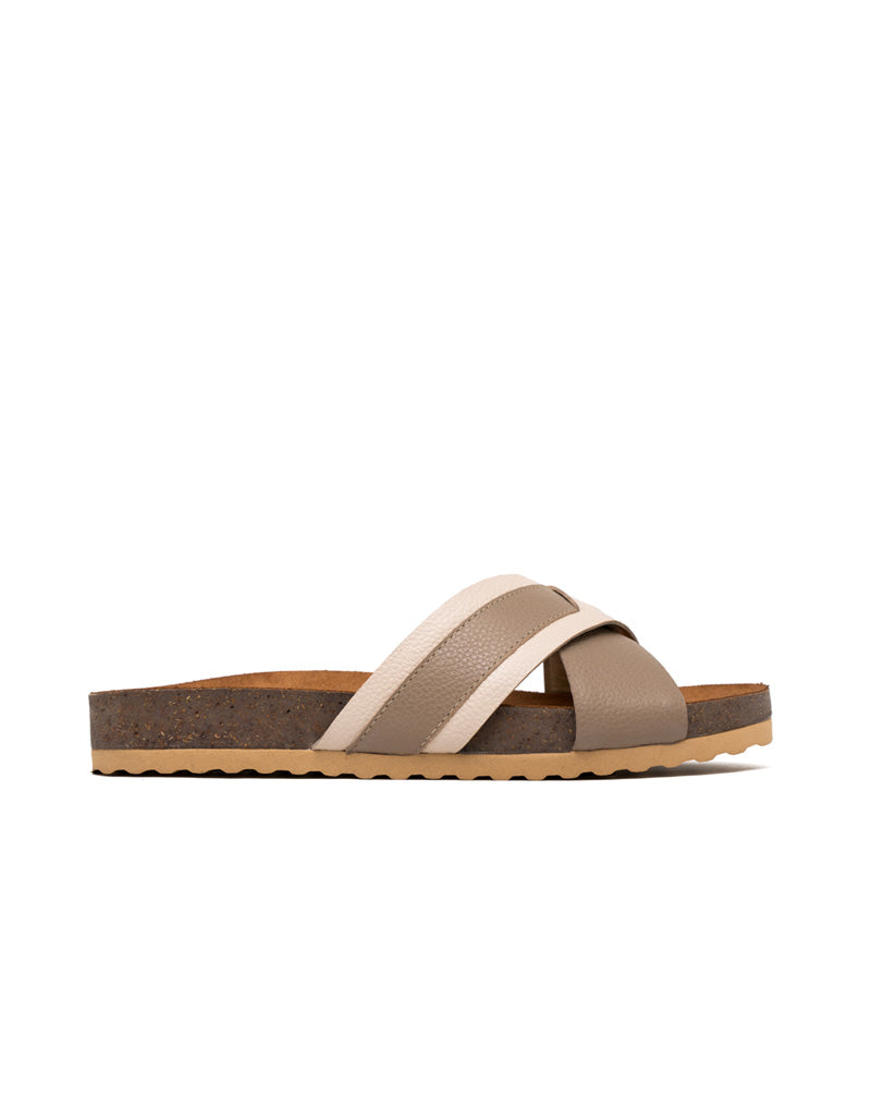 Sandalia Plana en Cuero con Tiras Cruzadas para Mujer Color Arena Marca JOSH Ref. KBA1833