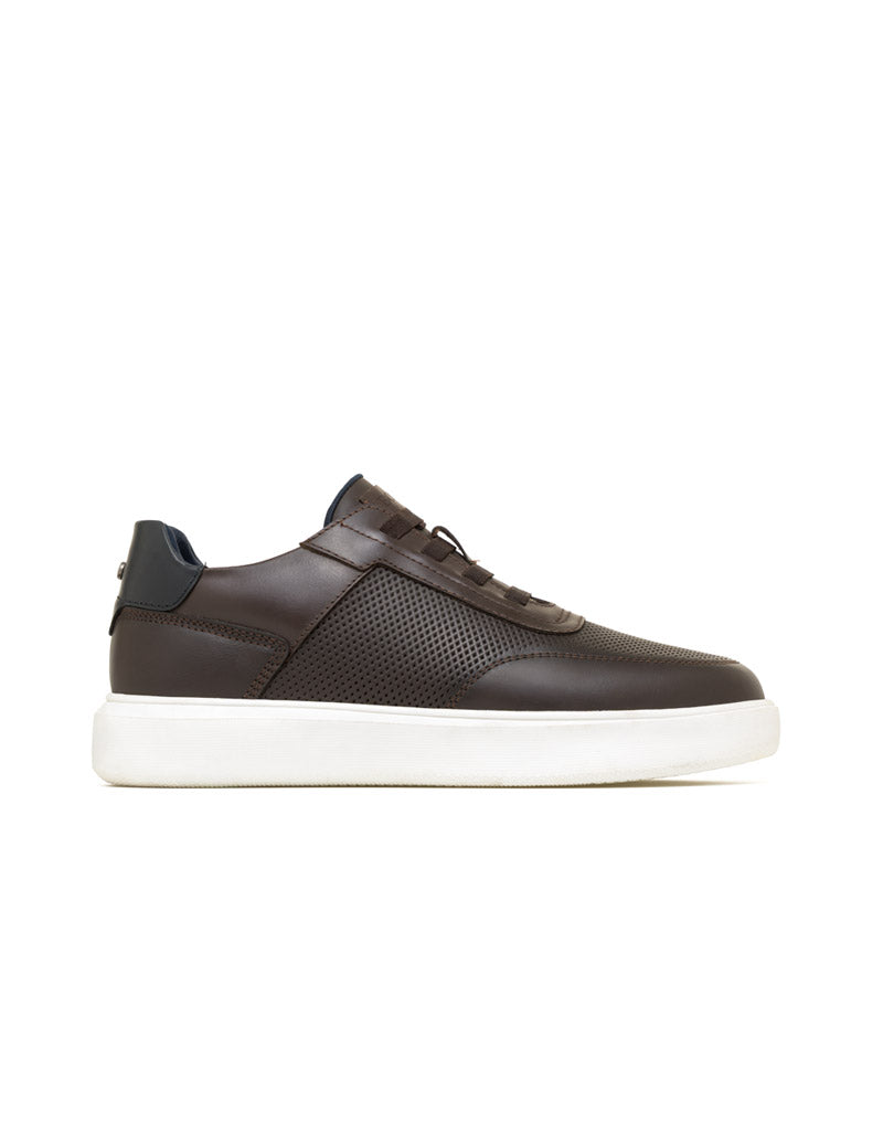Zapato deportivo liviano de cuero para hombre en color Café