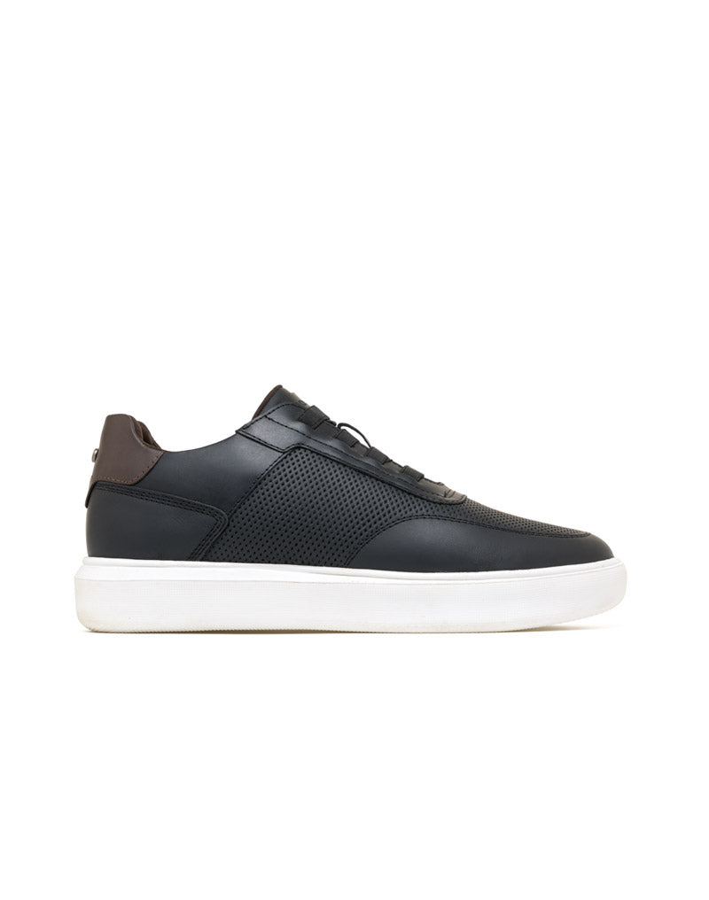 Zapato deportivo liviano de cuero para hombre en color Negro