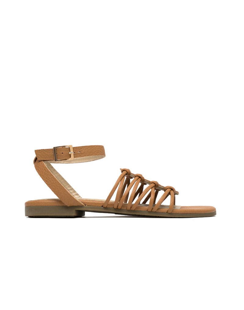 Sandalia plana bohemia con tejido artesanal para mujer color miel