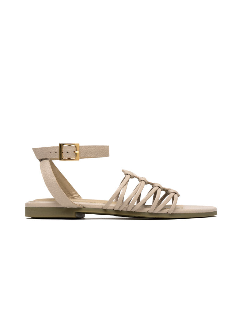 Sandalia plana bohemia con tejido artesanal para mujer color taupe