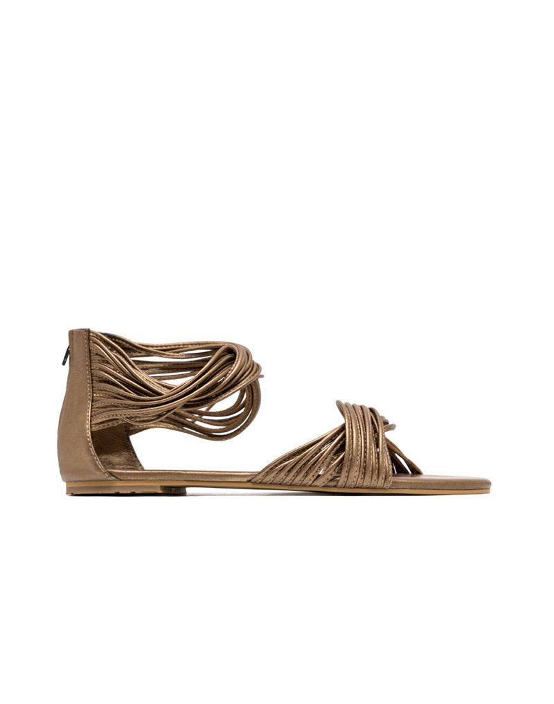 Sandalia plana en cuero con tiras entrelazadas  color bronce