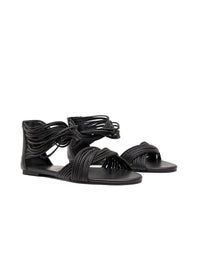 Sandalia plana en cuero con tiras entrelazadas color negro