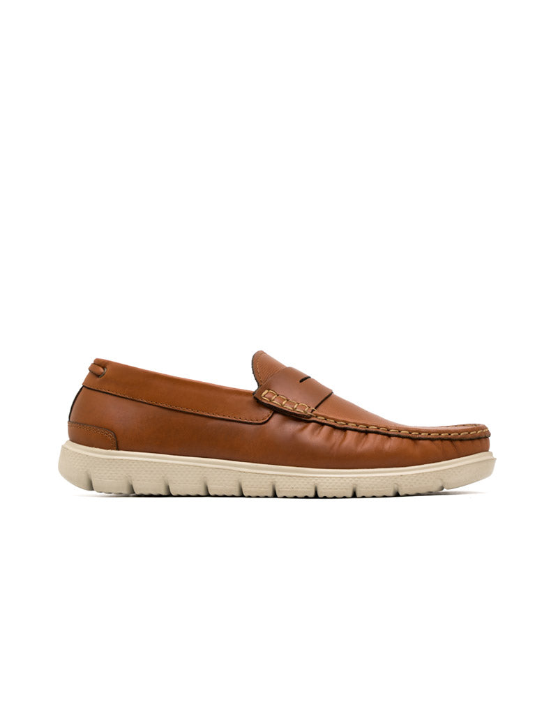 Mocasín casual para hombre en cuero 100% colombiano en color Miel