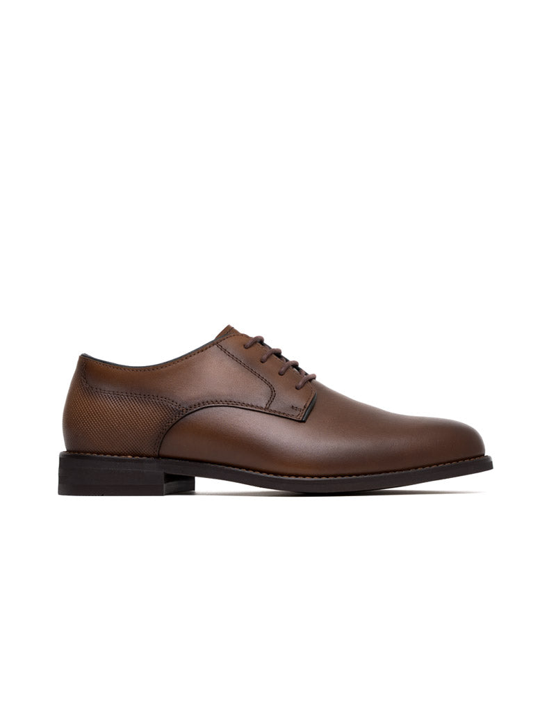 Zapato casual para hombre en cuero color miel.